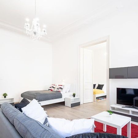 Bright & Large Apartment At Top Location Budapest Exteriör bild