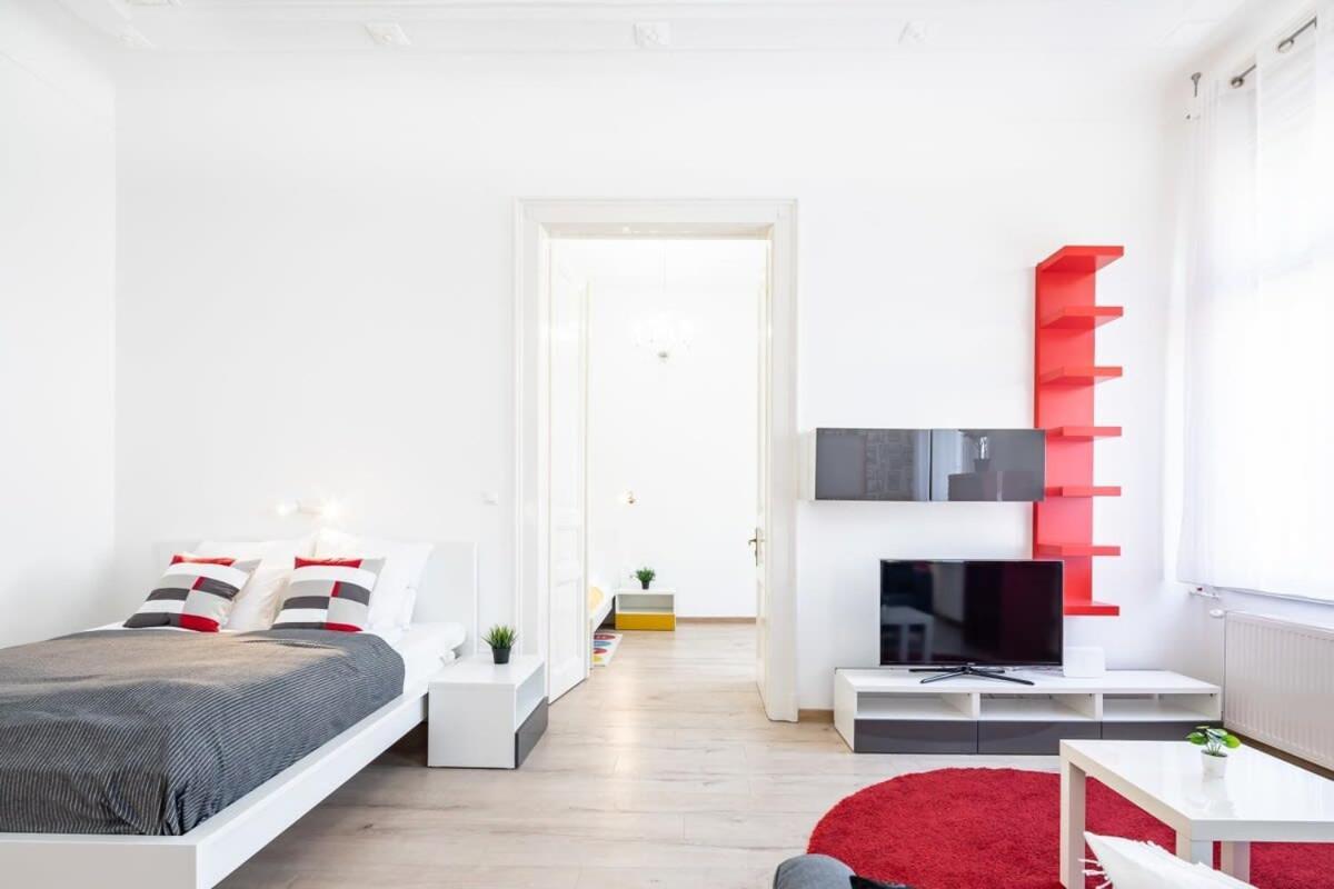 Bright & Large Apartment At Top Location Budapest Exteriör bild