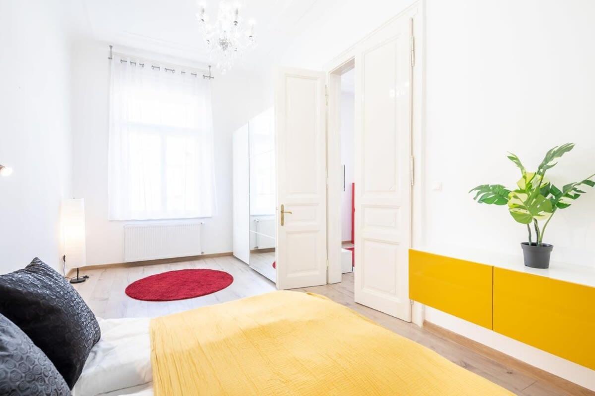 Bright & Large Apartment At Top Location Budapest Exteriör bild