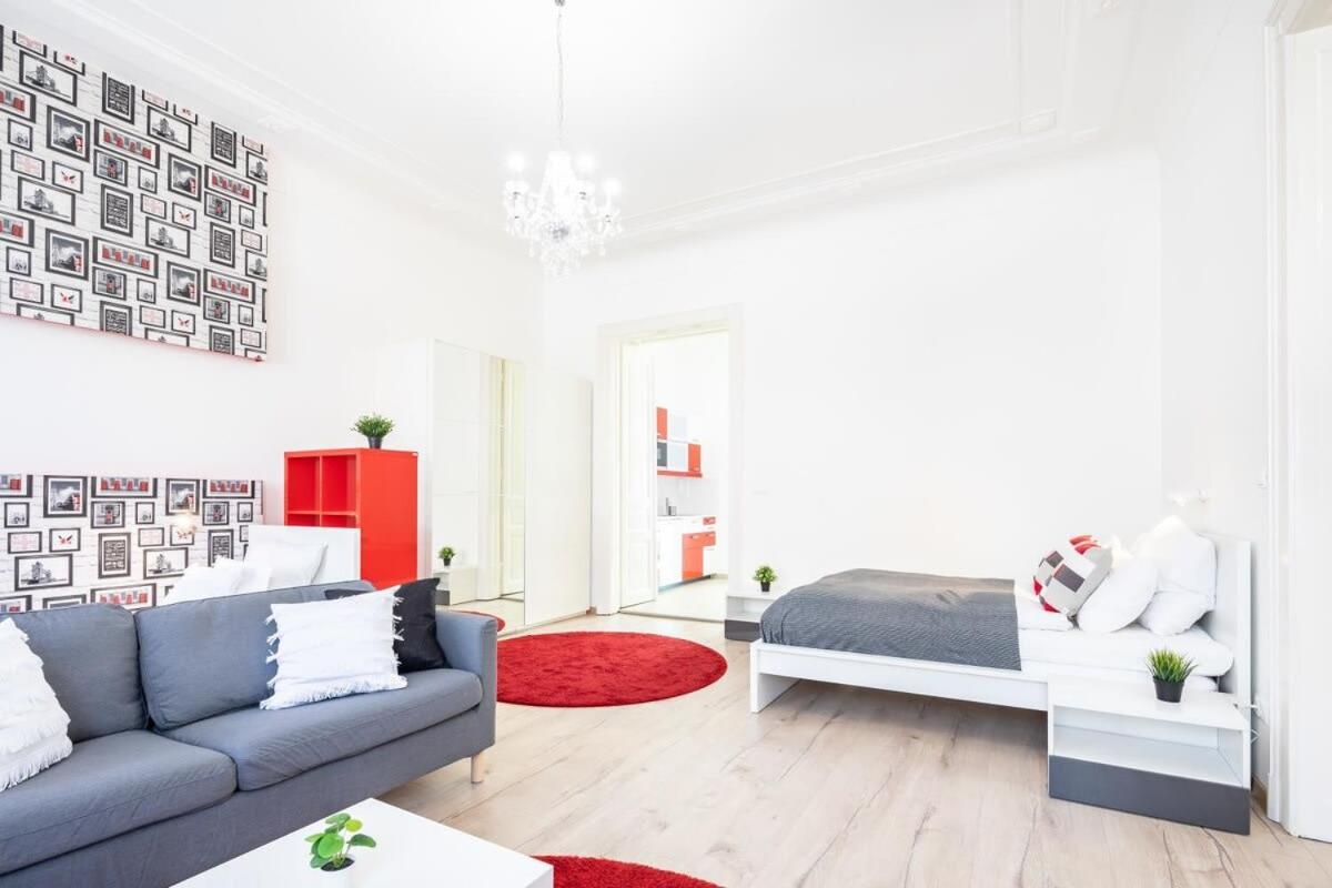 Bright & Large Apartment At Top Location Budapest Exteriör bild