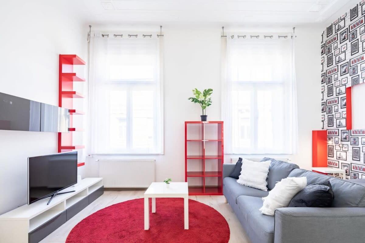 Bright & Large Apartment At Top Location Budapest Exteriör bild